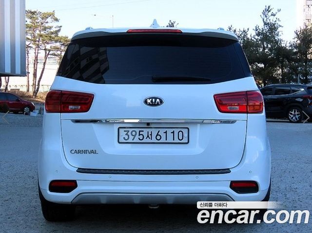 Kia Carnival 9-Seater Luxury 2019 — фото 4