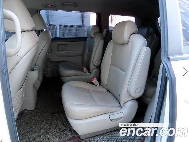 Kia Carnival 9-Seater Luxury 2019 — фото 6