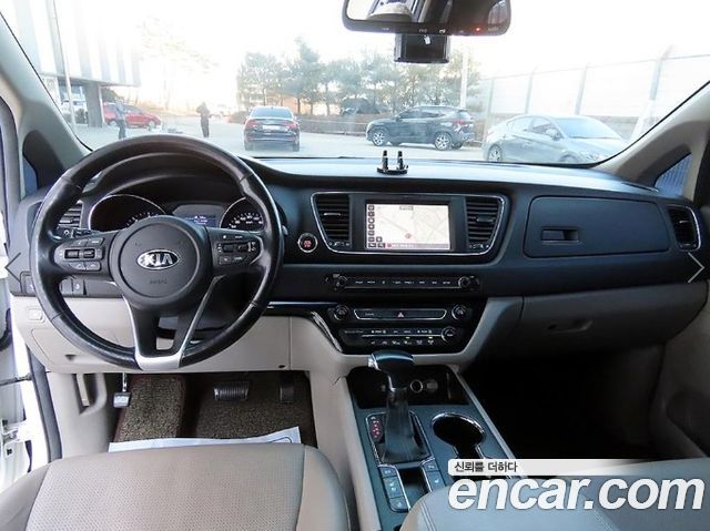 Kia Carnival 9-Seater Luxury 2019 — фото 8
