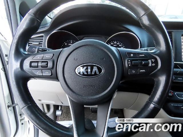 Kia Carnival 9-Seater Luxury 2019 — фото 9