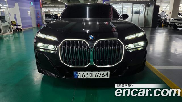 BMW 7 Series (G70) 740i sDrive M Sport