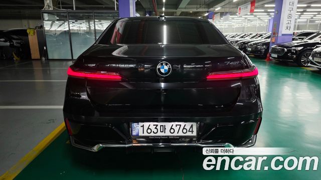 BMW 7 Series (G70) 740i sDrive M Sport 2023 — фото 3