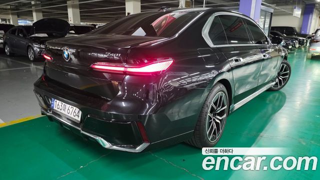 BMW 7 Series (G70) 740i sDrive M Sport 2023 — фото 4