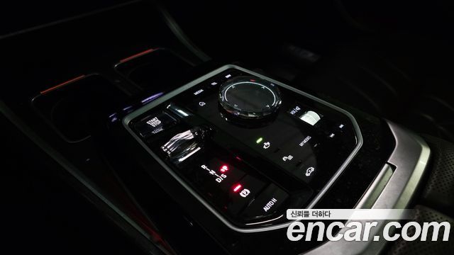 BMW 7 Series (G70) 740i sDrive M Sport 2023 — фото 10