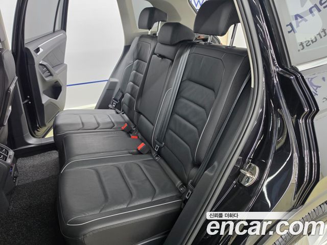 Volkswagen Tiguan (II) 2.0 TDI Premium 2020 — фото 10