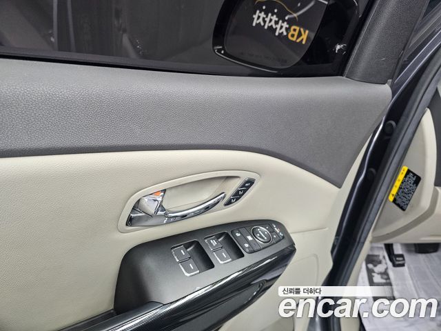Kia Carnival 9-seater Noblesse 2016 — фото 9