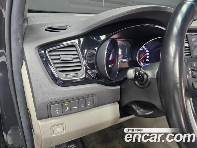 Kia Carnival 9-seater Noblesse 2016 — фото 10