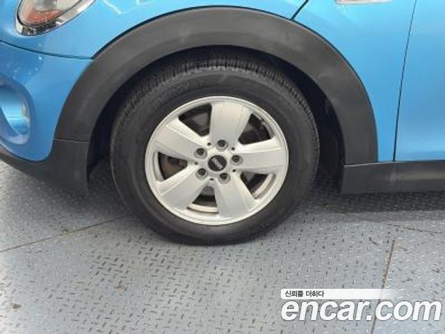 MINI Cooper D Standard 3rd 2015 — фото 23