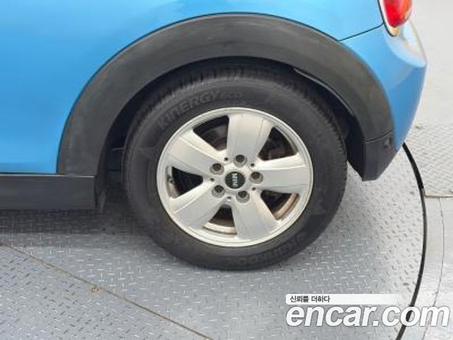 MINI Cooper D Standard 3rd 2015 — фото 24