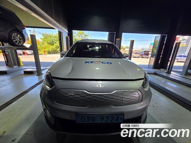 Kia Niro Plus Air 2023 — фото 1