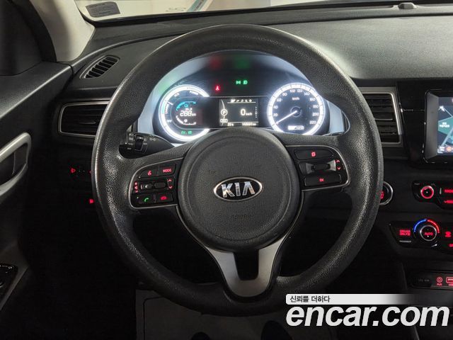 Kia Niro Luxury 2018 — фото 8
