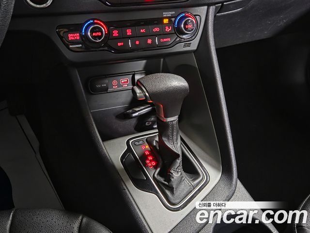 Kia Niro Luxury 2018 — фото 9