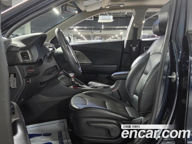 Kia Niro Luxury 2018 — фото 10
