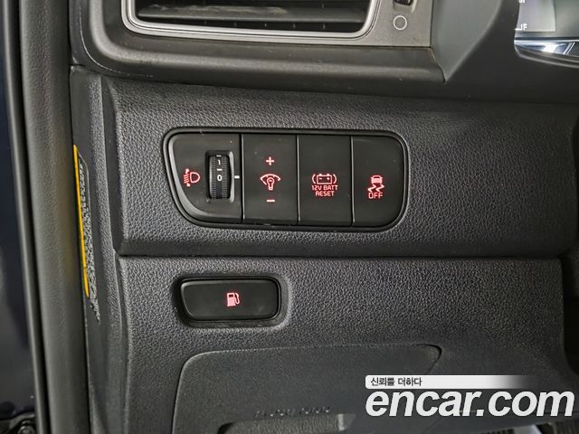 Kia Niro Luxury 2018 — фото 17