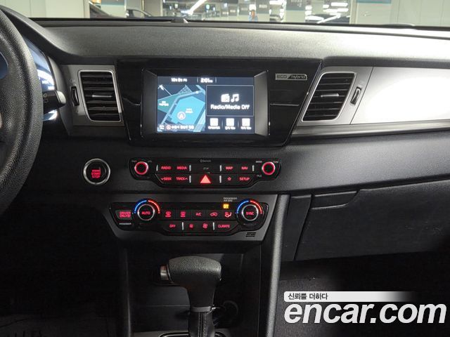 Kia Niro Luxury 2018 — фото 19
