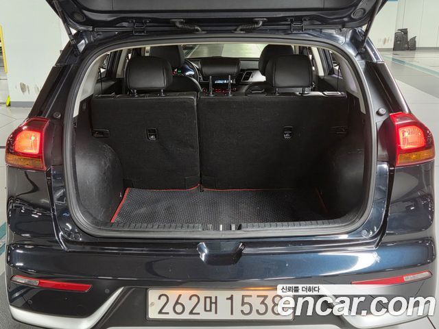 Kia Niro Luxury 2018 — фото 23