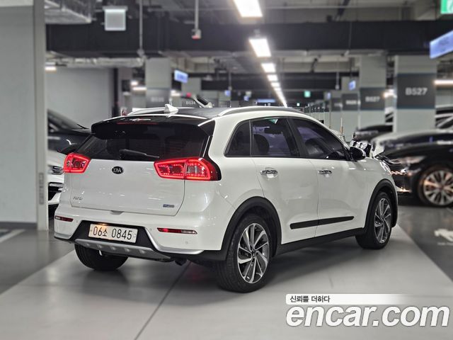Kia Niro Prestige 2017 — фото 2