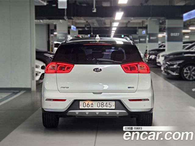 Kia Niro Prestige 2017 — фото 4
