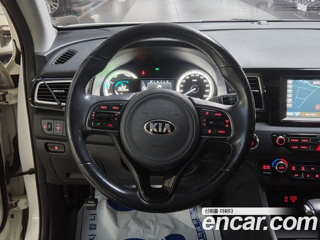 Kia Niro Prestige 2017 — фото 8