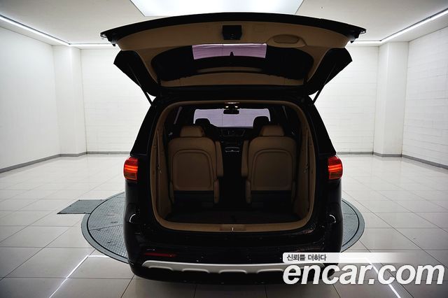 Kia Carnival 9-seater Hi-Limousine Luxury 2018 — фото 23