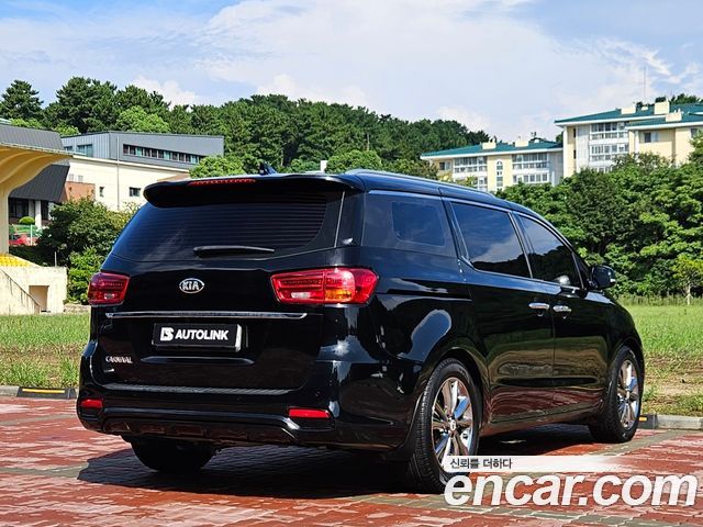 Kia Carnival 9-Seater Prstige 2019 — фото 2