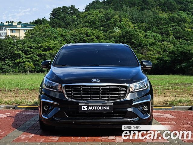 Kia Carnival 9-Seater Prstige 2019 — фото 3