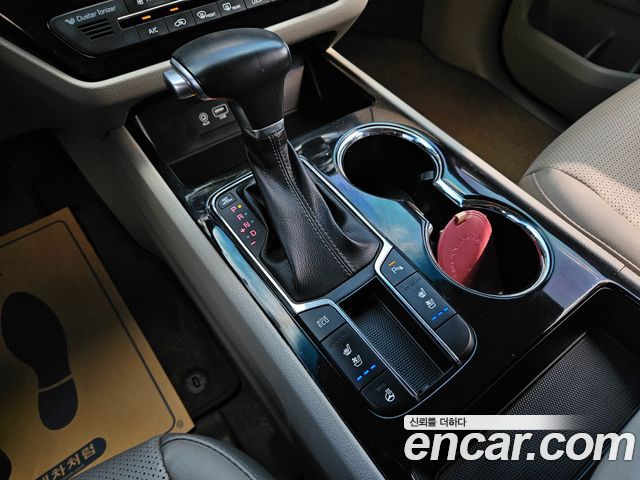 Kia Carnival 9-Seater Prstige 2019 — фото 9