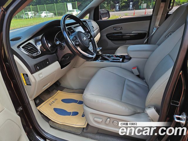 Kia Carnival 9-Seater Prstige 2019 — фото 10