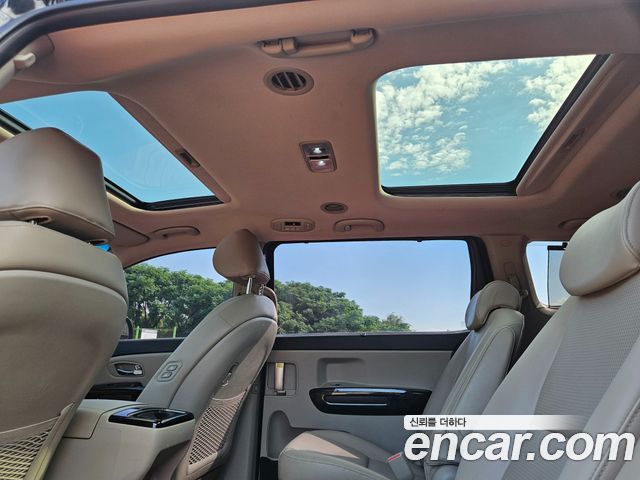 Kia Carnival 9-Seater Prstige 2019 — фото 19