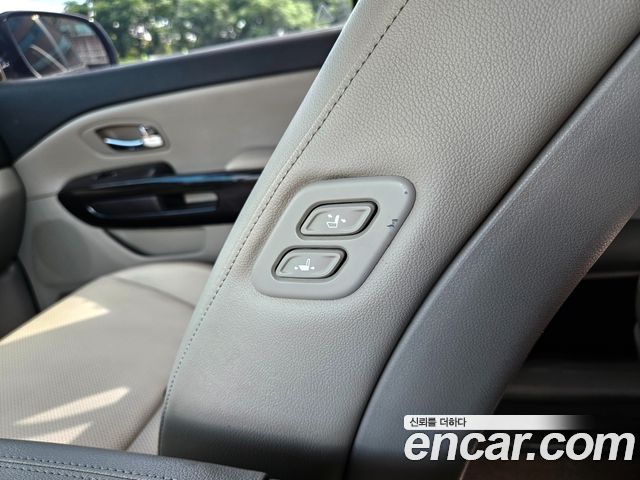Kia Carnival 9-Seater Prstige 2019 — фото 21