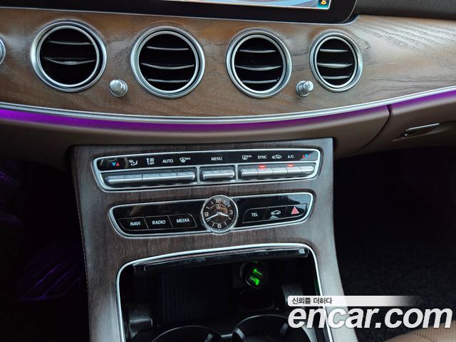 Mercedes-Benz E-Class (W213) E300 4MATIC Exclusive 2018 — фото 18