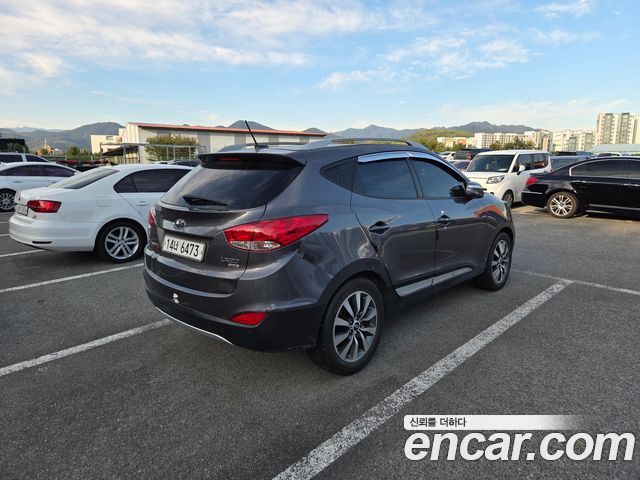 Hyundai Tucson ix Gasoline 2WD LX20 Premier 2012 — фото 3