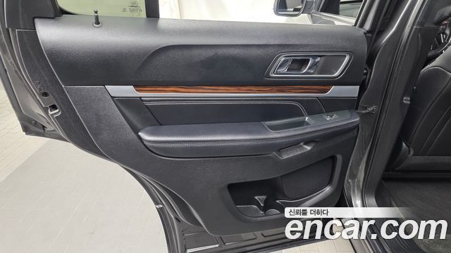 Ford Explorer 2.3 Limited 4WD 5th 2018 — фото 25
