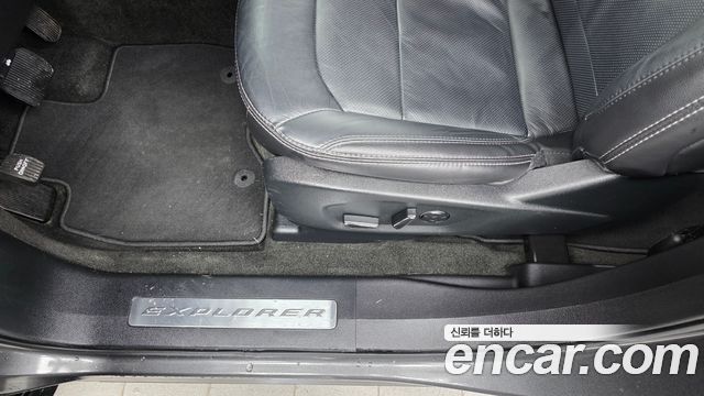 Ford Explorer 2.3 Limited 4WD 5th 2018 — фото 31