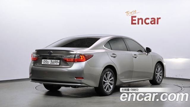 Lexus ES300h Supreme XV60 2017 — фото 2