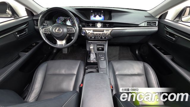 Lexus ES300h Supreme XV60 2017 — фото 7