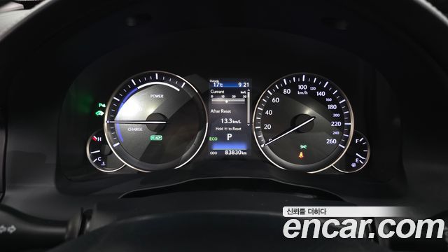 Lexus ES300h Supreme XV60 2017 — фото 8