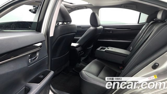 Lexus ES300h Supreme XV60 2017 — фото 11
