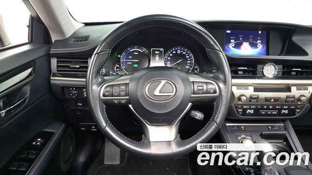 Lexus ES300h Supreme XV60 2017 — фото 12