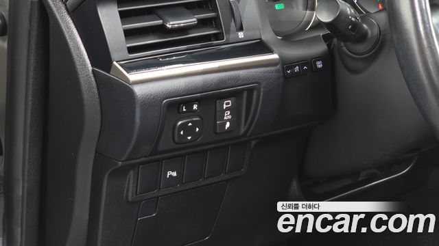 Lexus ES300h Supreme XV60 2017 — фото 15