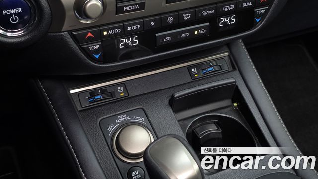 Lexus ES300h Supreme XV60 2017 — фото 18