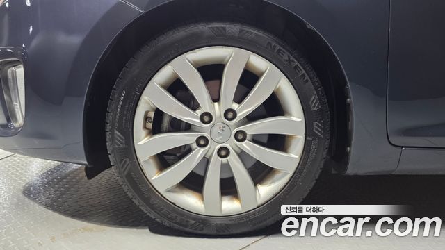 Kia Carens 2.0 LPi Prestige 2015 — фото 5