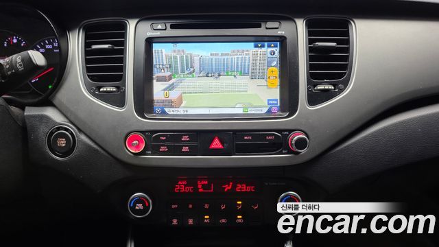 Kia Carens 2.0 LPi Prestige 2015 — фото 14