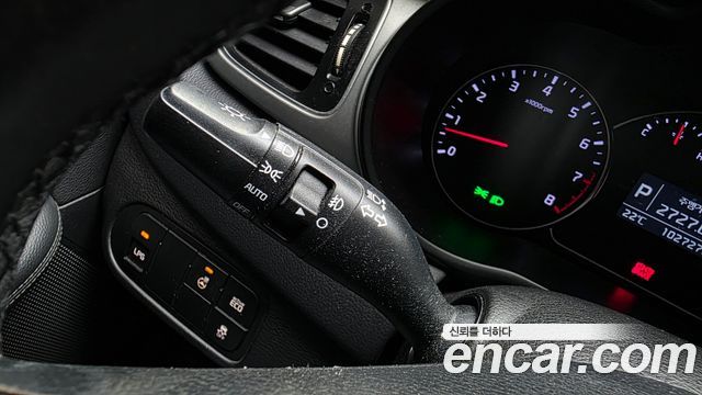 Kia Carens 2.0 LPi Prestige 2015 — фото 16