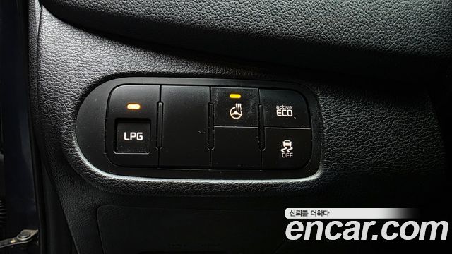 Kia Carens 2.0 LPi Prestige 2015 — фото 17