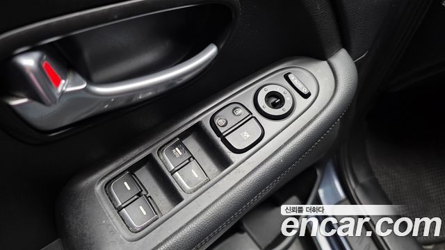Kia Carens 2.0 LPi Prestige 2015 — фото 18