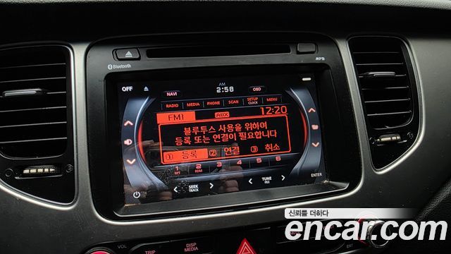 Kia Carens 2.0 LPi Prestige 2015 — фото 19