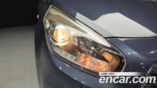 Kia Carens 2.0 LPi Prestige 2015 — фото 22