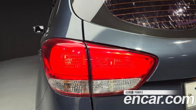 Kia Carens 2.0 LPi Prestige 2015 — фото 23