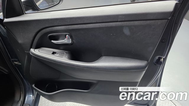 Kia Carens 2.0 LPi Prestige 2015 — фото 24